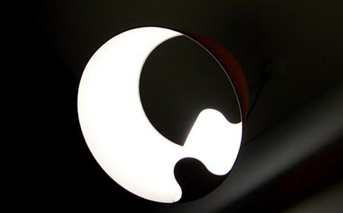 诠释不平衡的美感 造型颇偏的LED吊灯
